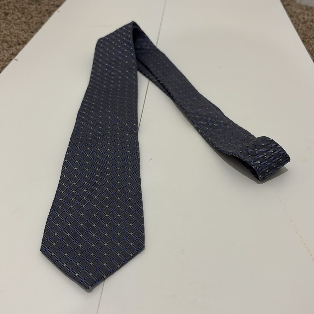 Claiborne gray/blue/white standard width formal 100% silk plaid embroidered tie